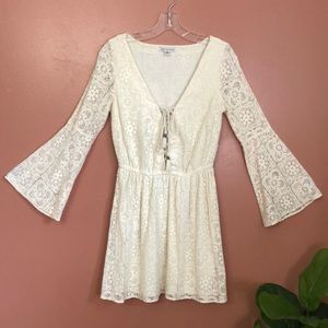 Lace bell sleeve AE boho dress 🌼